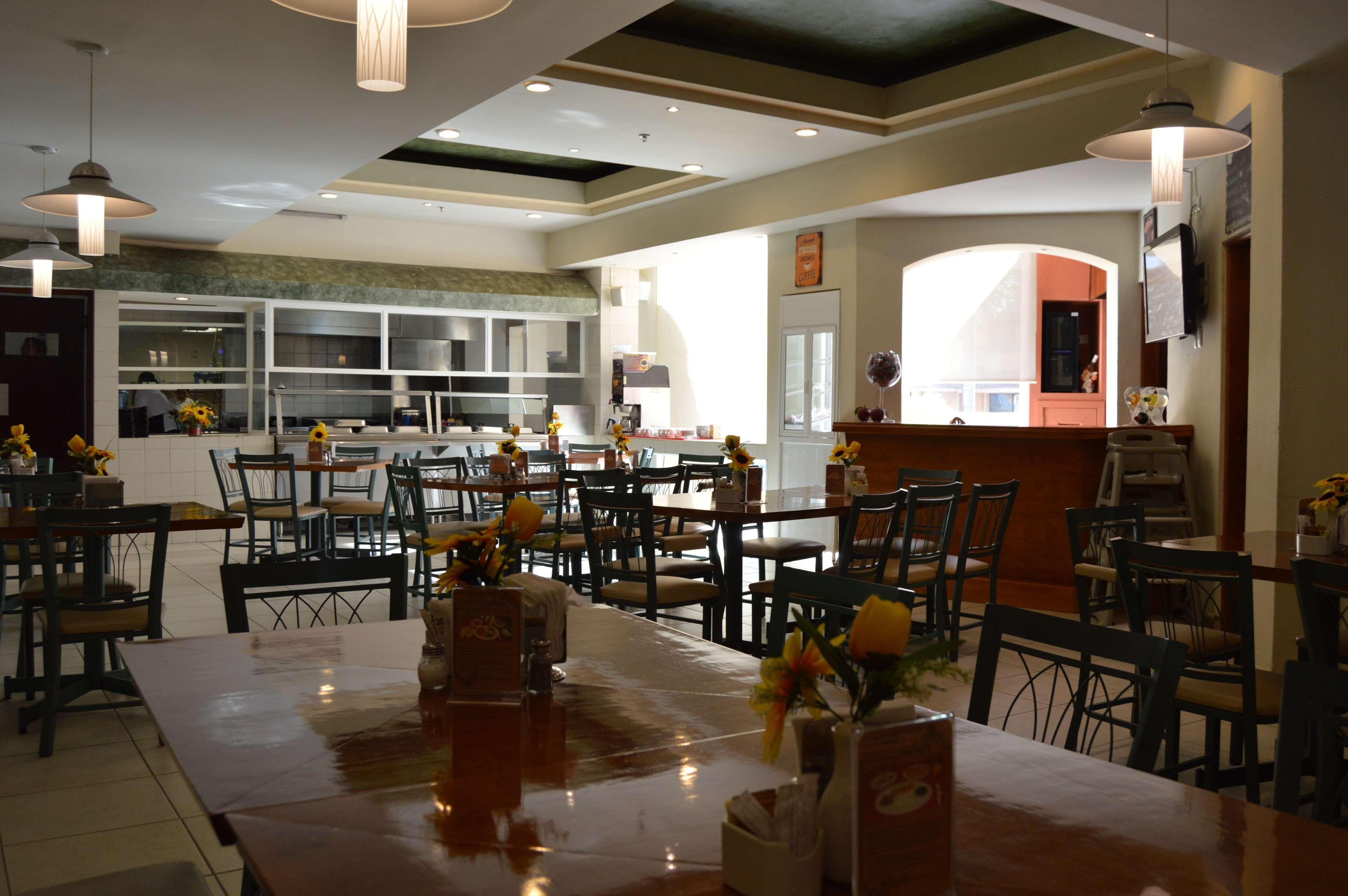 Best Western Bazarell Inn Montemorelos Extérieur photo