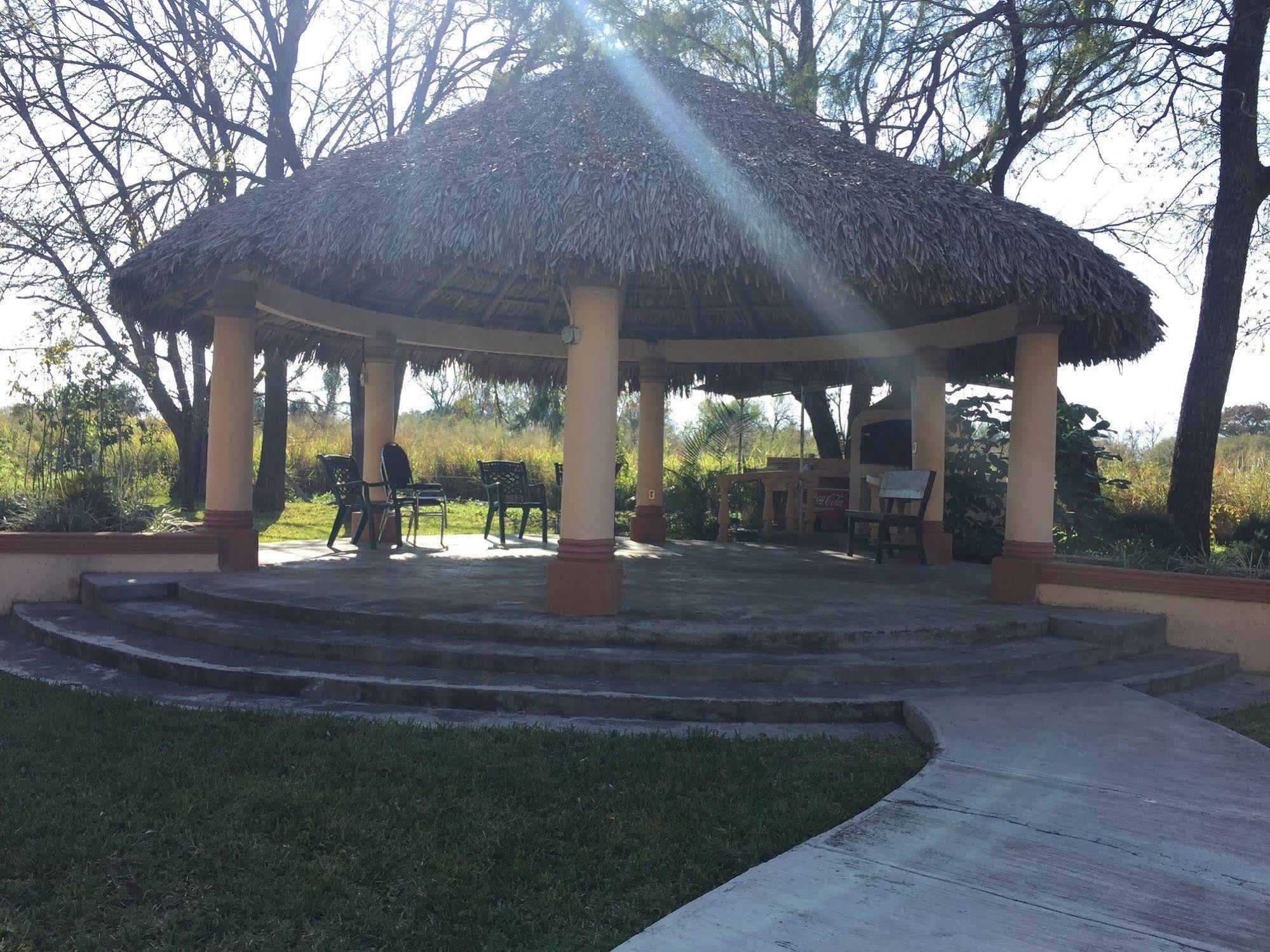 Best Western Bazarell Inn Montemorelos Extérieur photo
