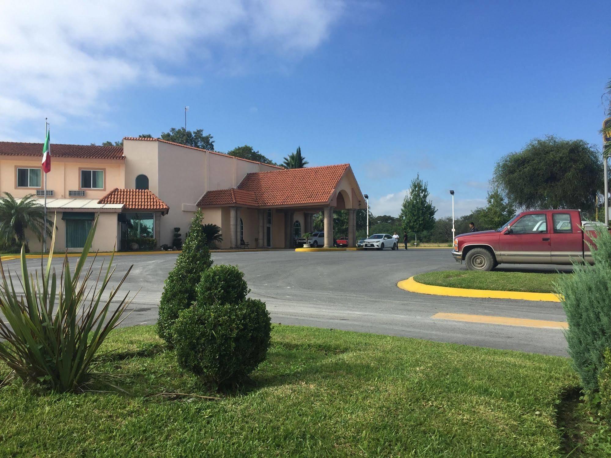 Best Western Bazarell Inn Montemorelos Extérieur photo